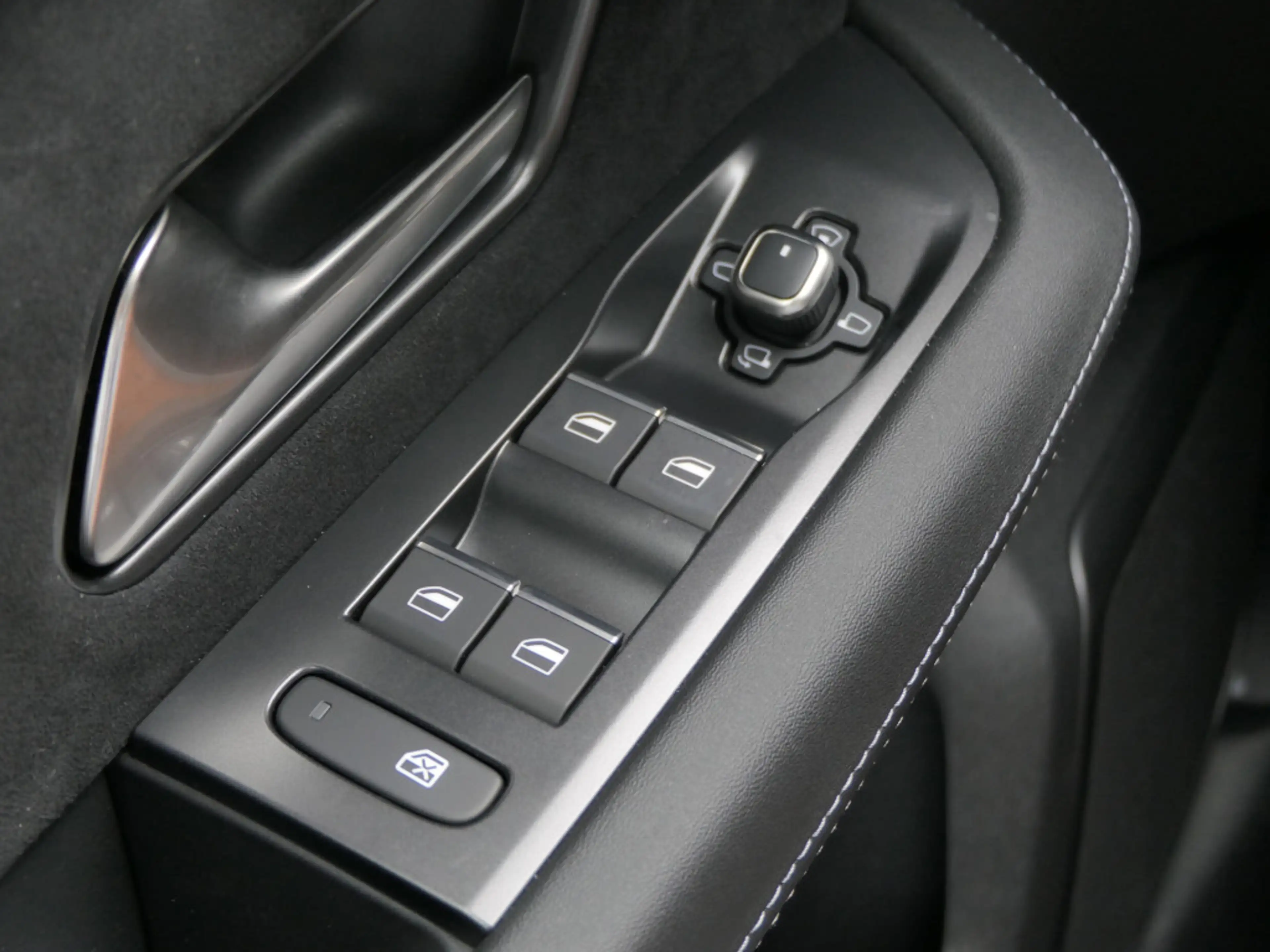 Opel Grandland Electric Ultimate AWD 73 kWh | Premium leder | War — photo 35