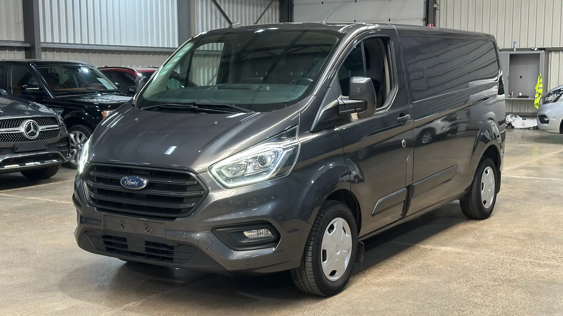 Ford Tourneo Custom 2.0 TDCi L1H1 Trend S/S (EU6.2) Gris - 1