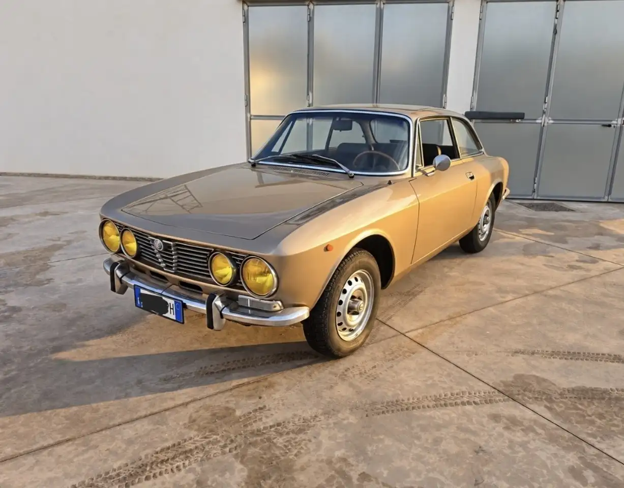 Alfa Romeo GTV 2000 Veloce 132 cavalli — photo 1 of 6