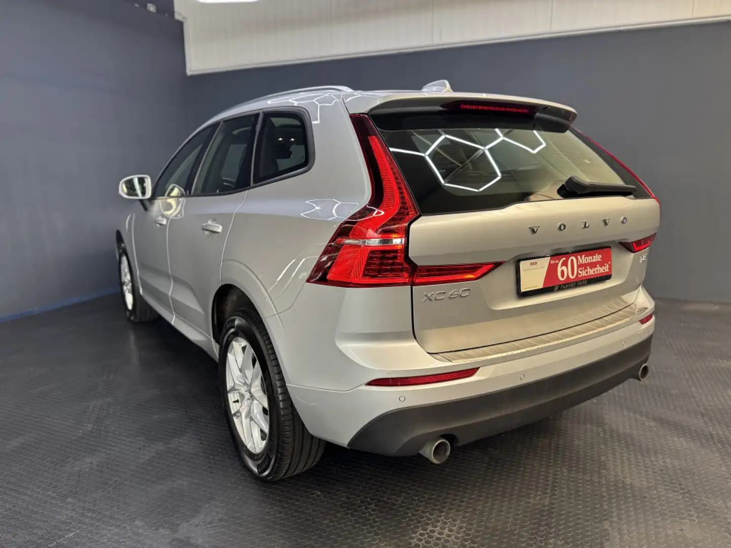 Volvo XC60 Momentum Plug-In Hybrid T8 AWD*3J.Garantie* Silber - 2