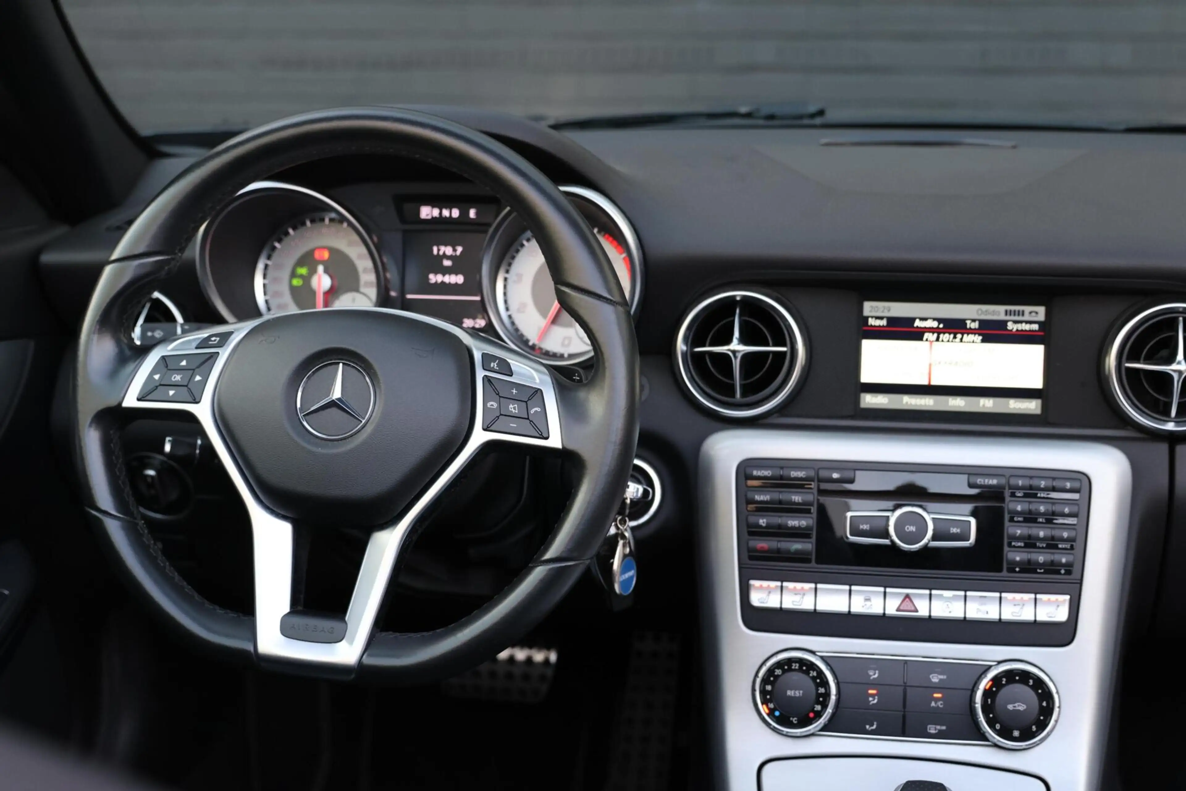 Mercedes-Benz SLK 300 — photo 14