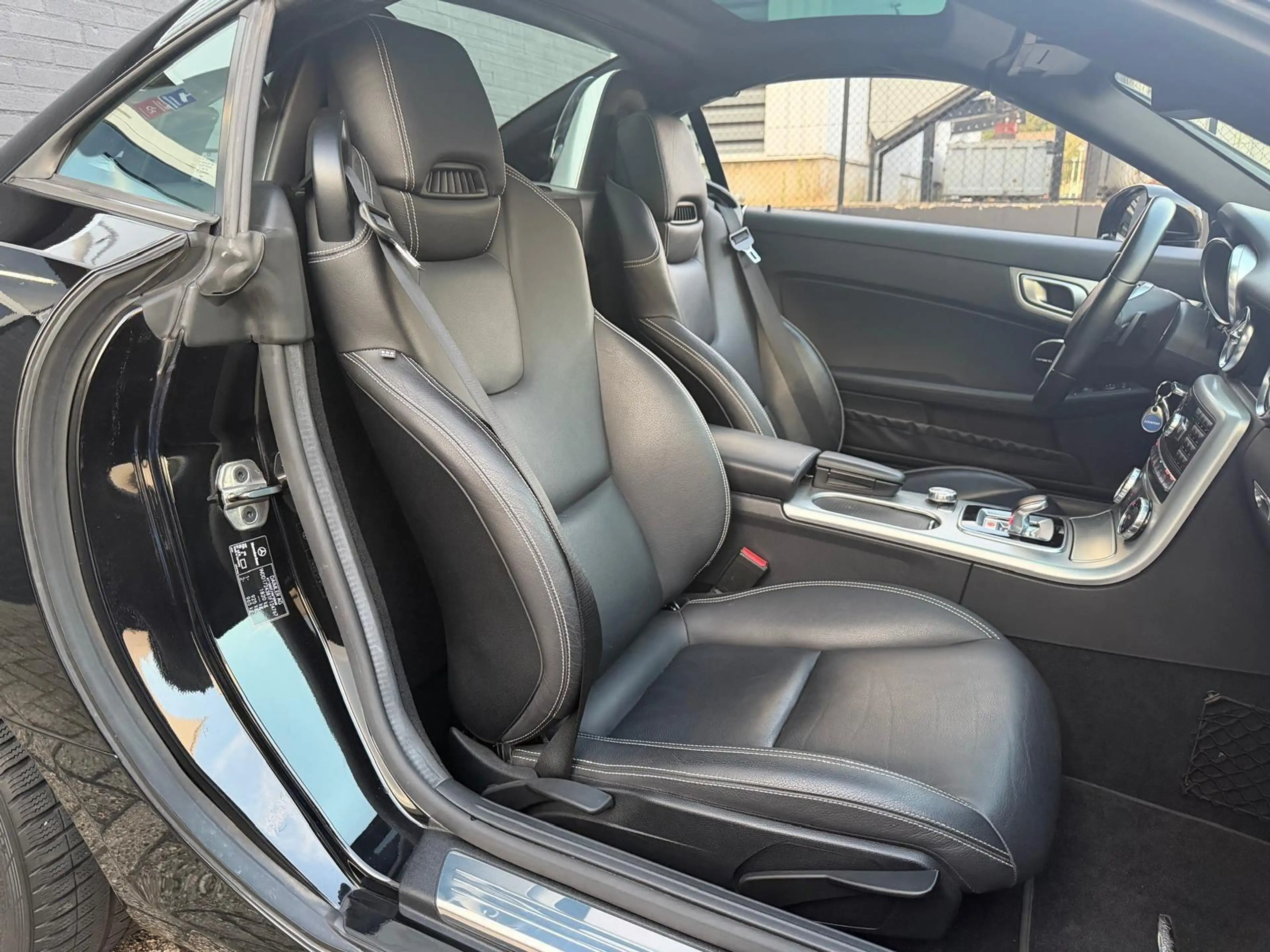 Mercedes-Benz SLK 300 — photo 15
