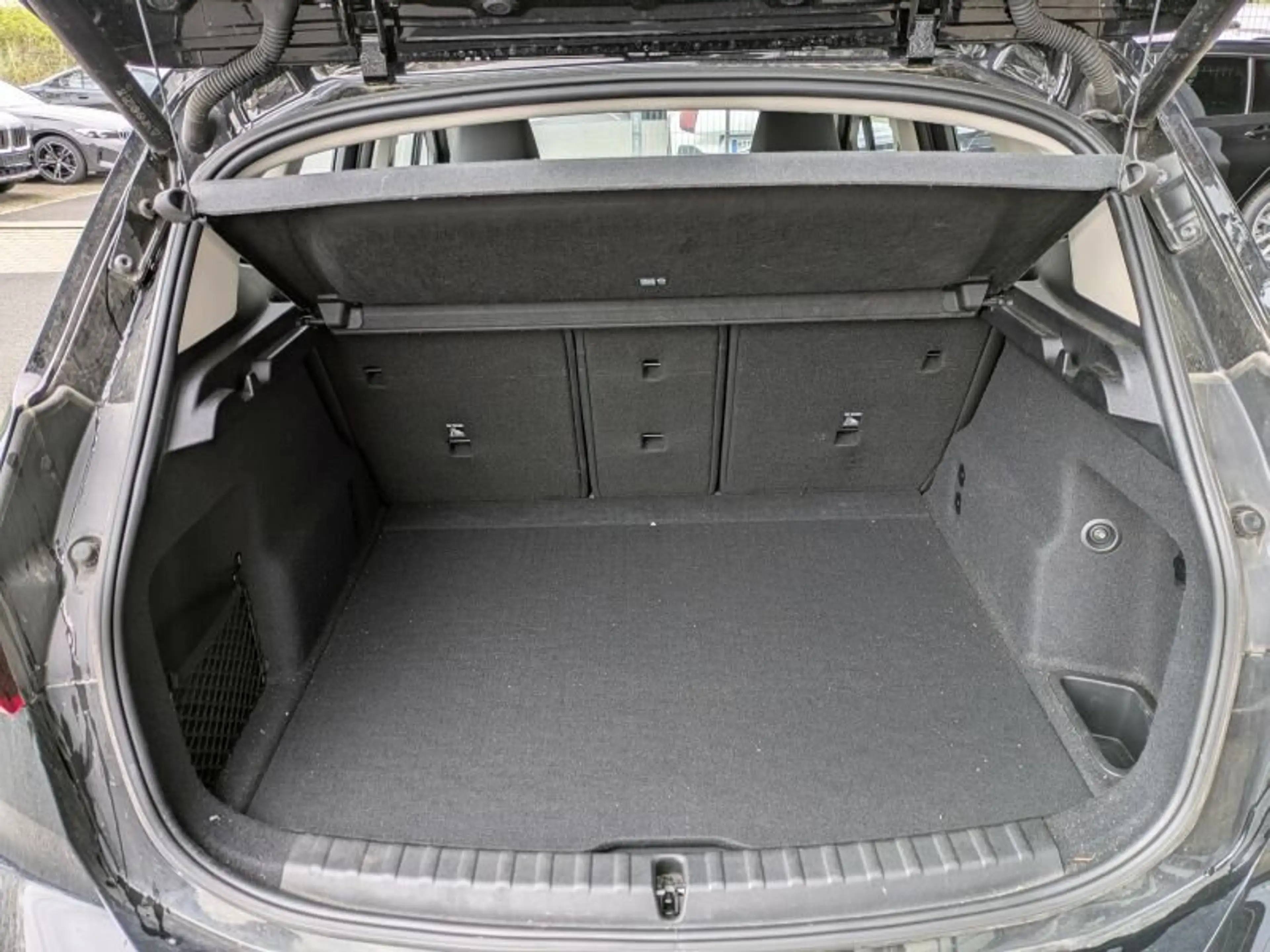BMW 223 d xDrive Active Tourer — photo 12