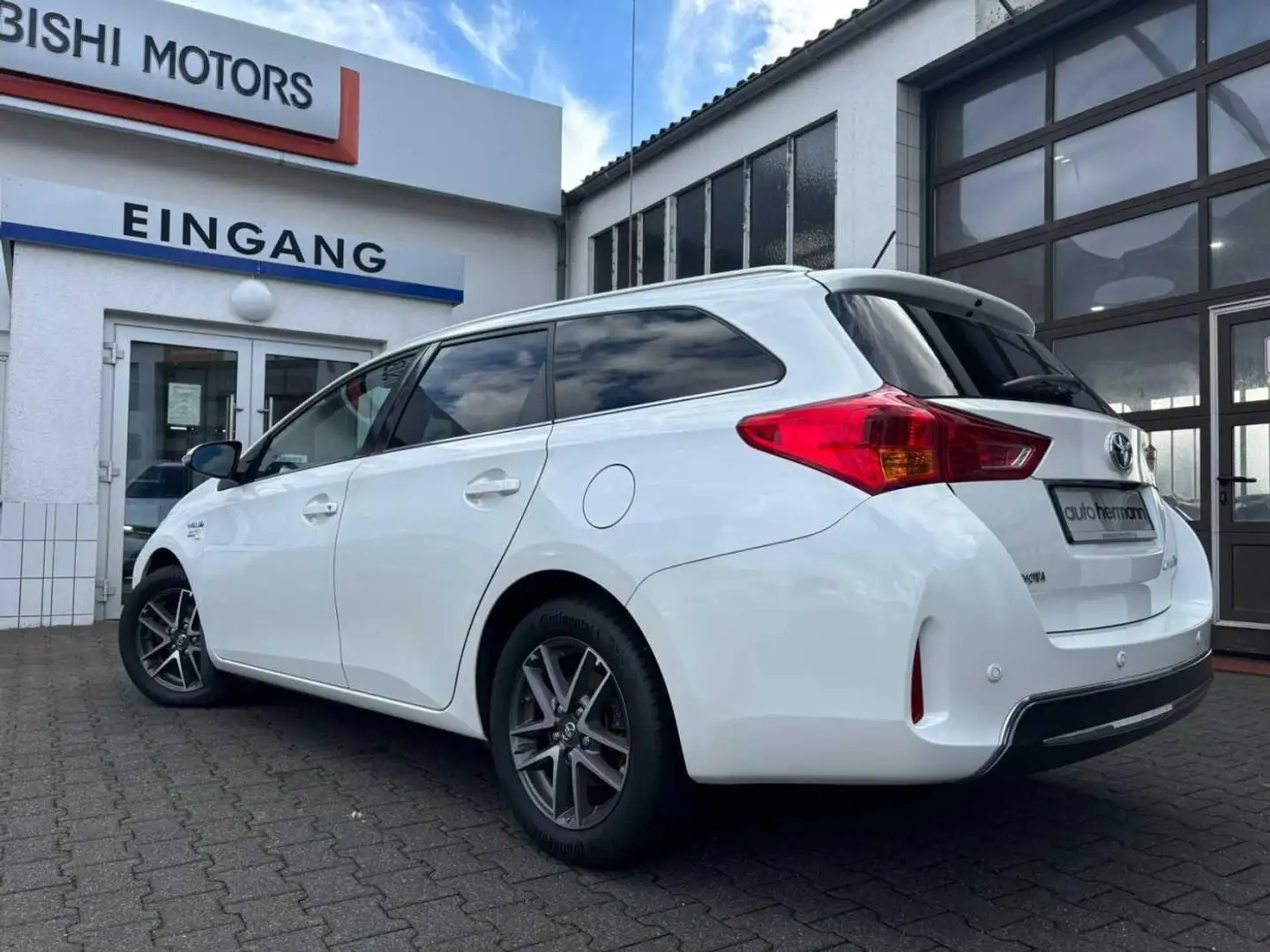 Toyota Auris Hybrid 1.8 VVT-i Automatik Weiß - 2