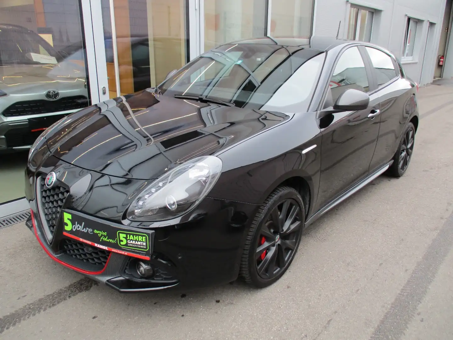 Alfa Romeo Giulietta Super 1.4 TB MultiAir TCT Schwarz - 1