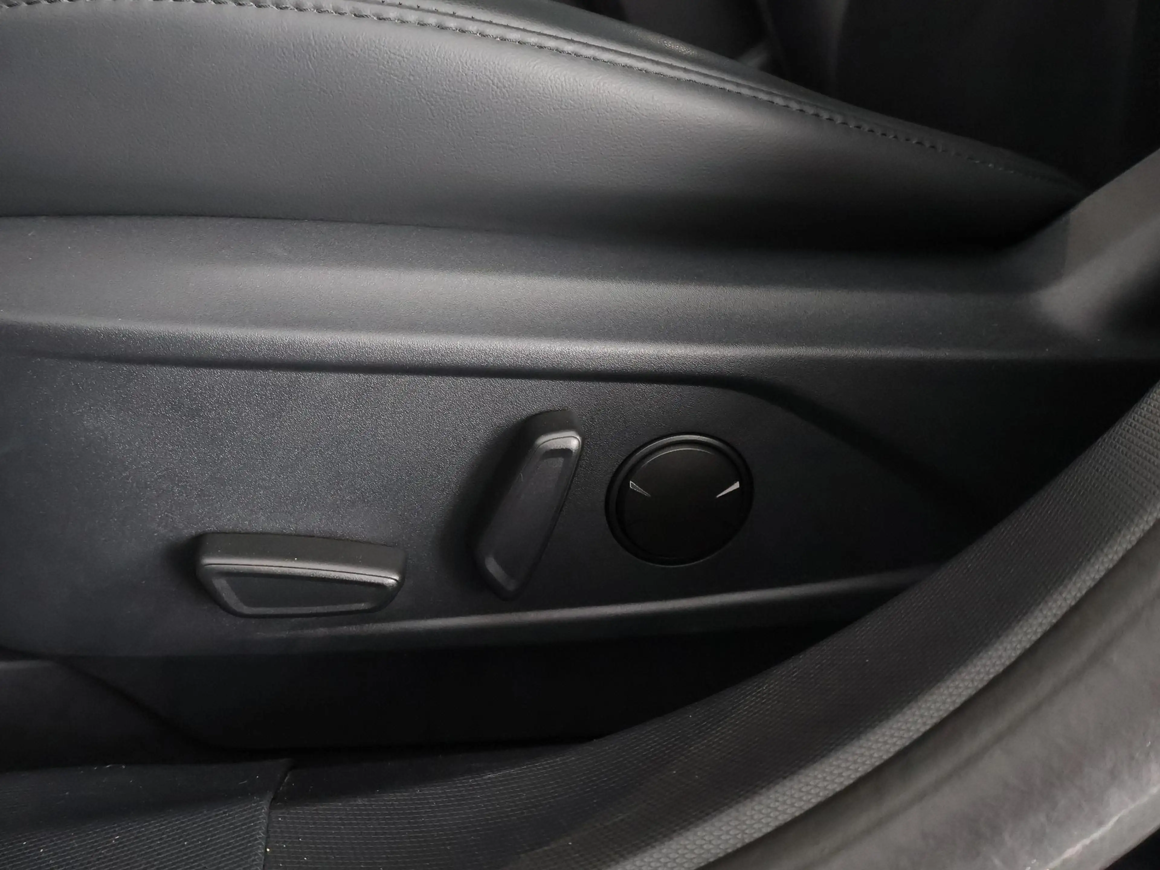 Ford Mustang Mach-E RWD 75 kWh SOH 94% GARANTIE 2031* APPLE CARPLAY / — photo 27