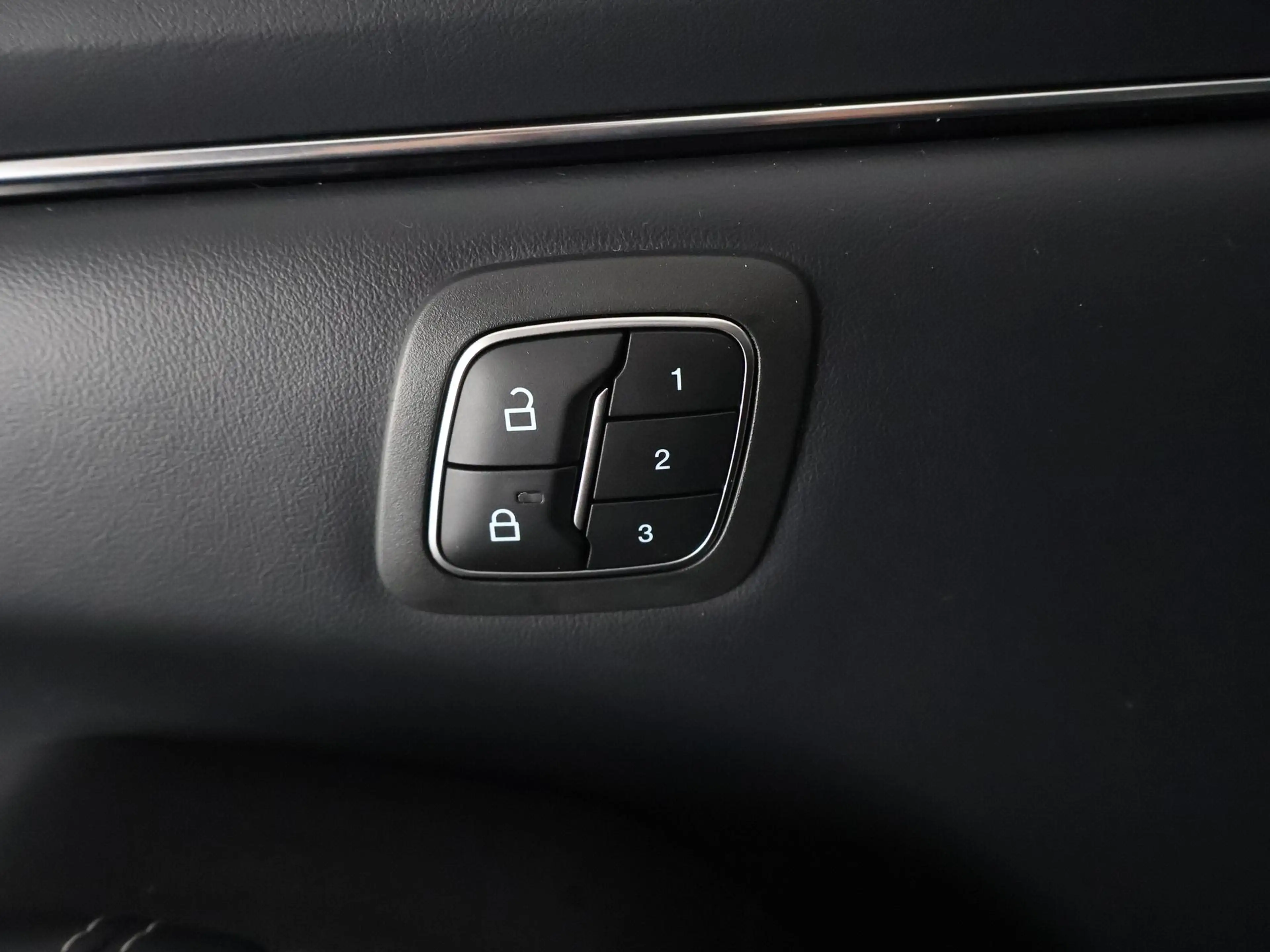 Ford Mustang Mach-E RWD 75 kWh SOH 94% GARANTIE 2031* APPLE CARPLAY / — photo 17