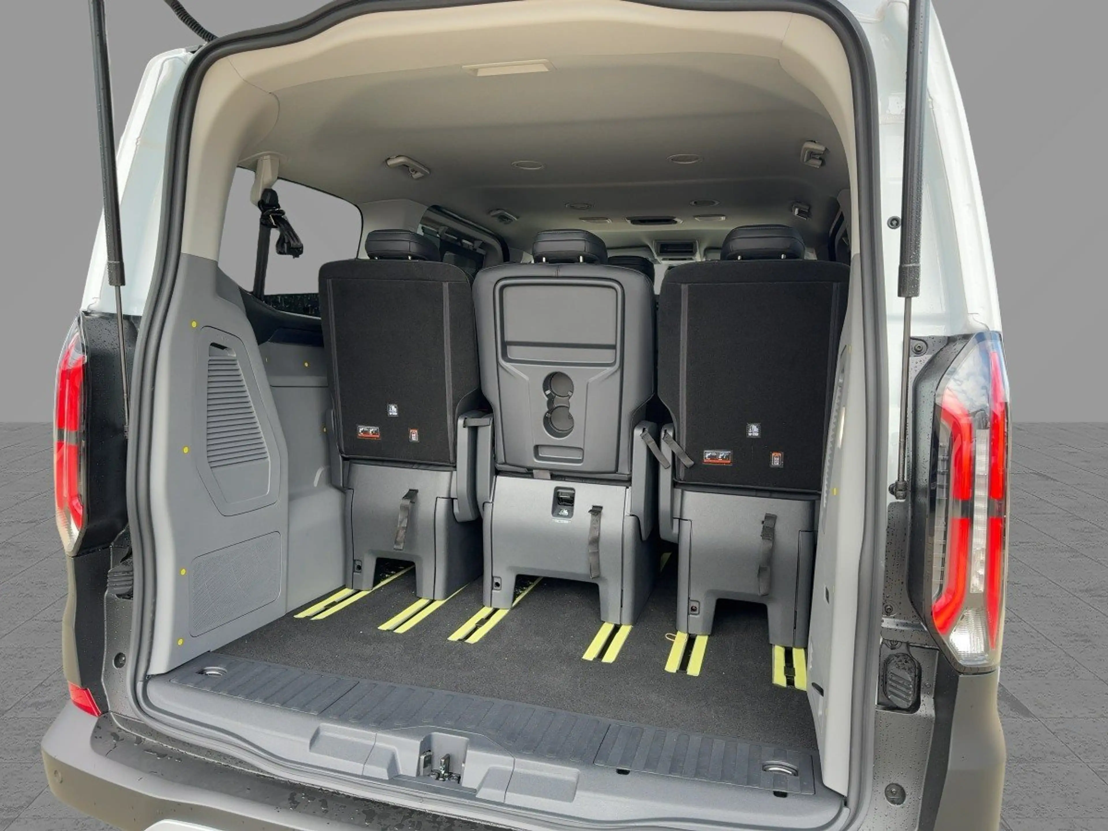 Ford Tourneo Custom Bus 2.5 Duratec PHEV 340 L1 FWD Active — photo 7