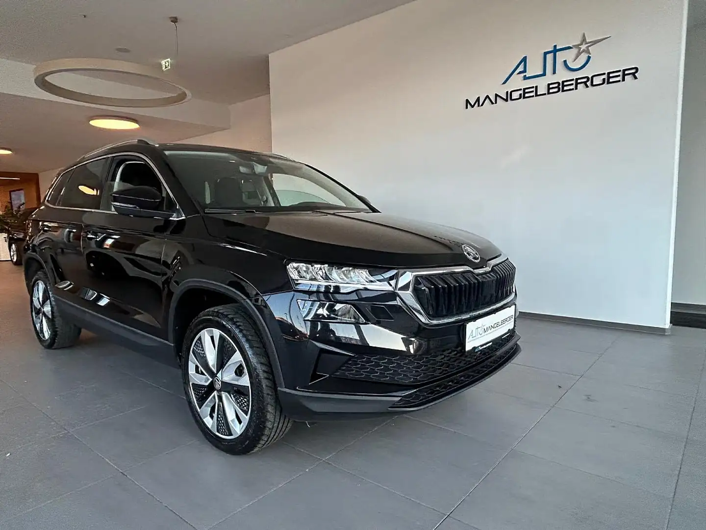 Skoda Karoq 1,5 TSI ACT DSG Selection, Anhängevorr, ACC, Kessy Schwarz - 1