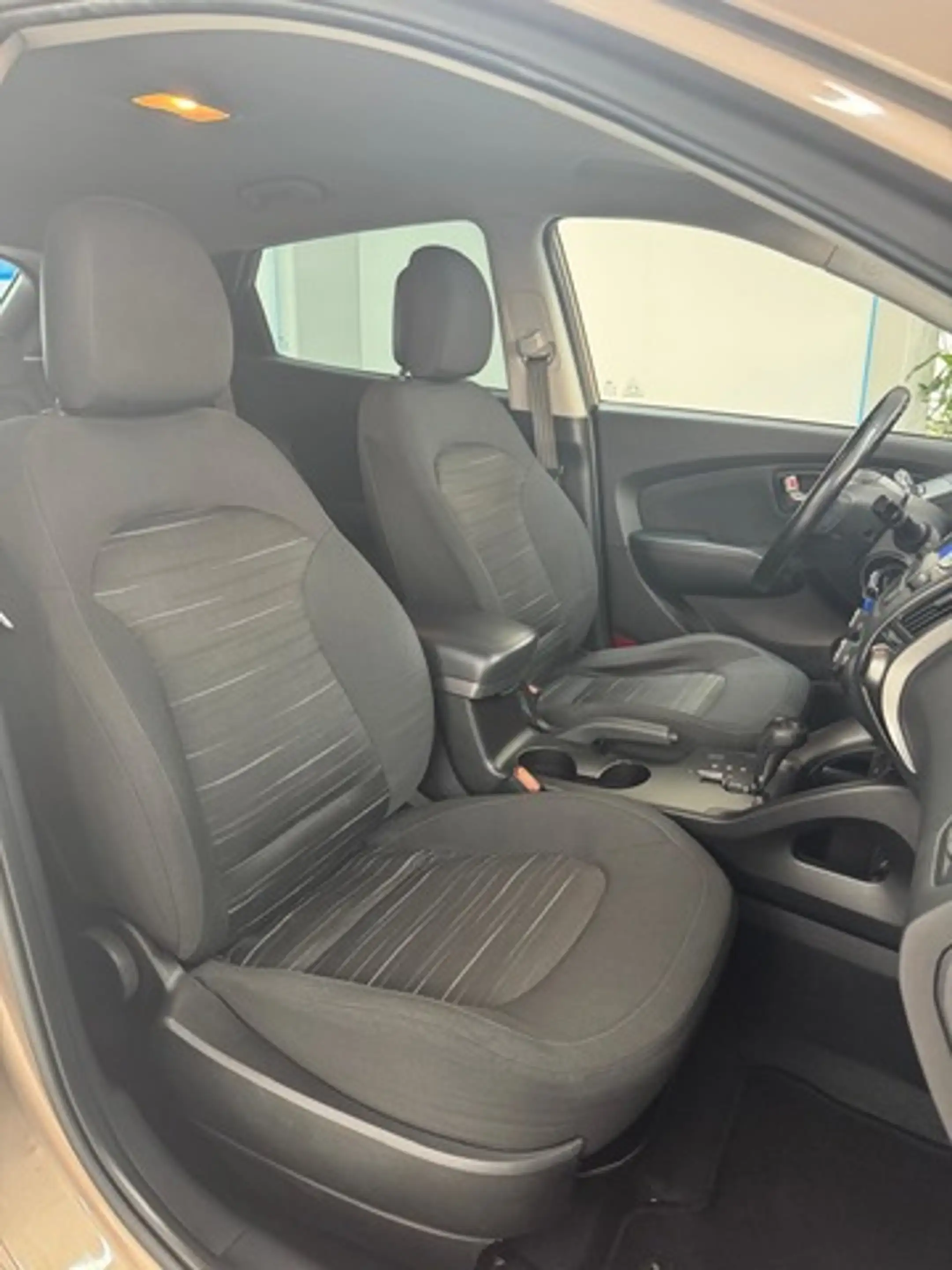 Hyundai iX35 2.0 GDi Autom. Kamera Scheckheft Tempomat — photo 12