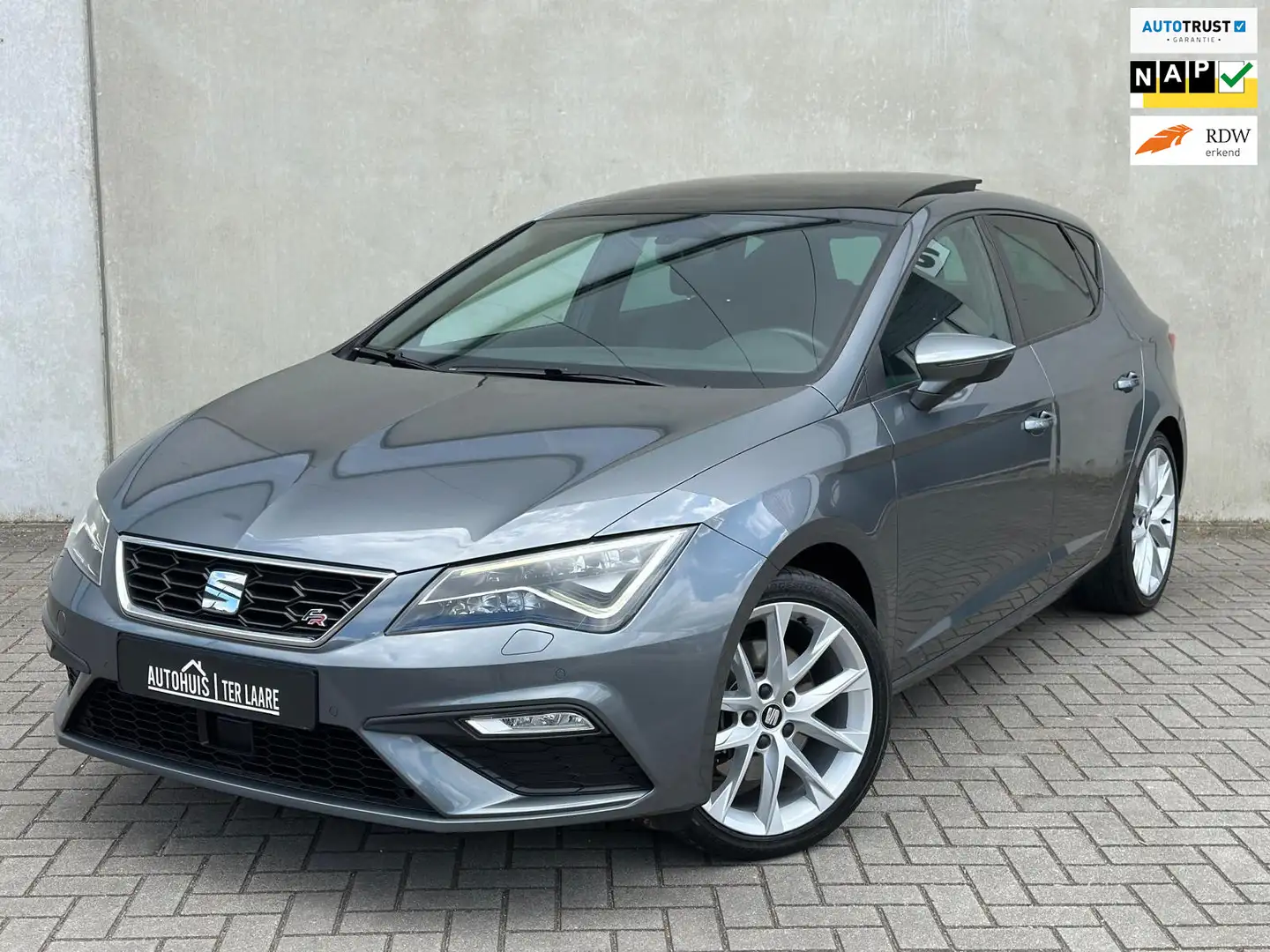 SEAT Leon 1.8 TSI FR DSG Pano 18'' Carplay Camera Sound LED Grijs - 1