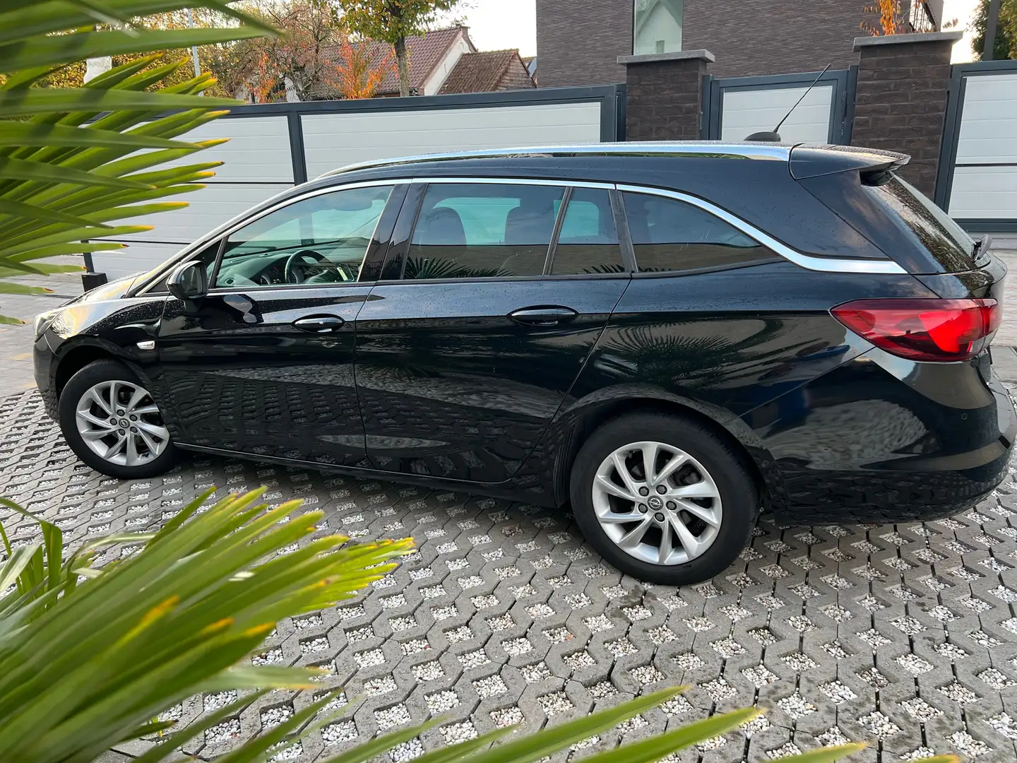 Opel Astra Astra 1.2 Turbo Start/Stop Sports Tourer Elegance Zwart - 2