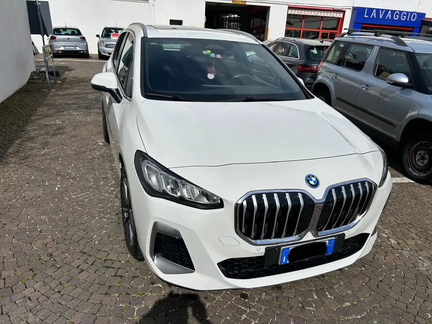 BMW 225 Serie 2 U06 Active Tourer 225e xdrive Msport auto Bianco - 2
