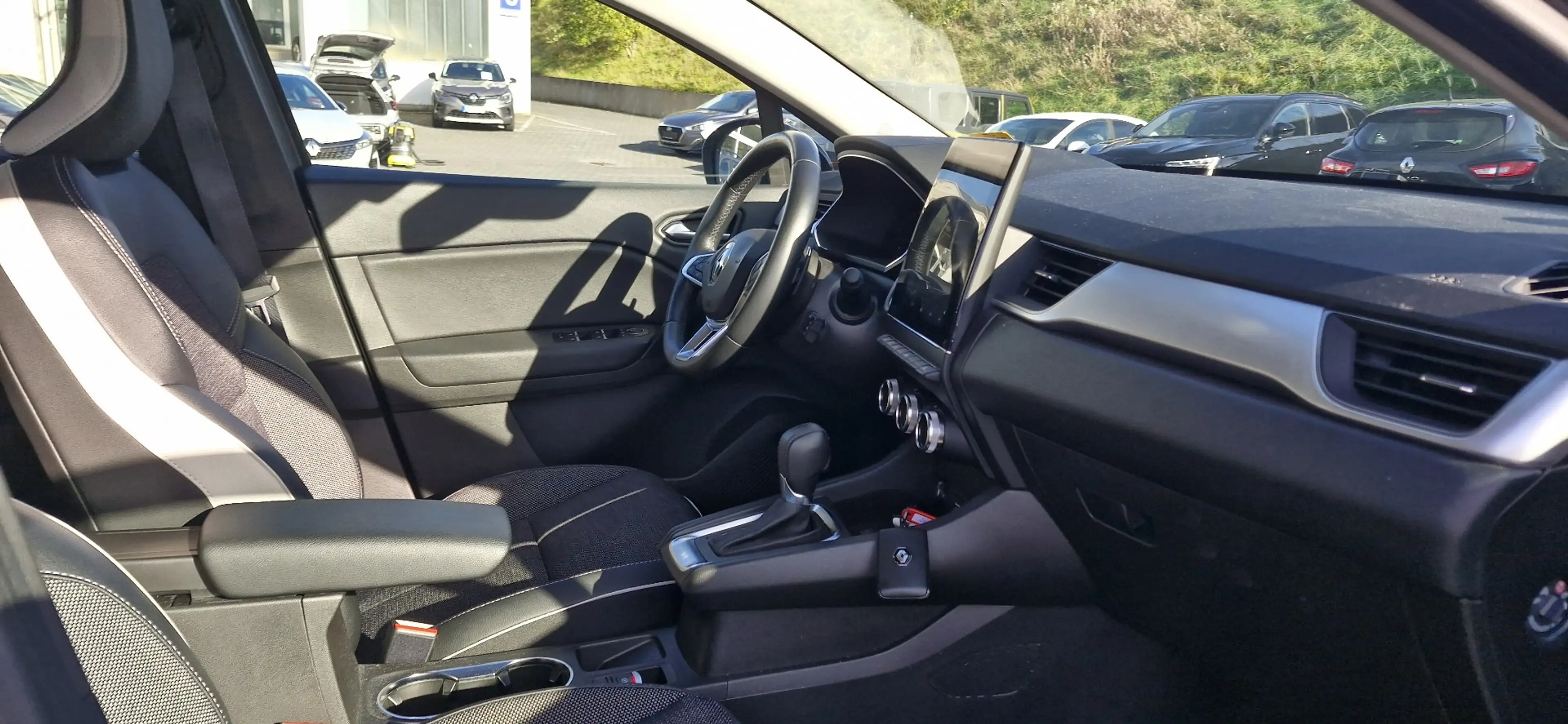 Renault Captur Techno — photo 11