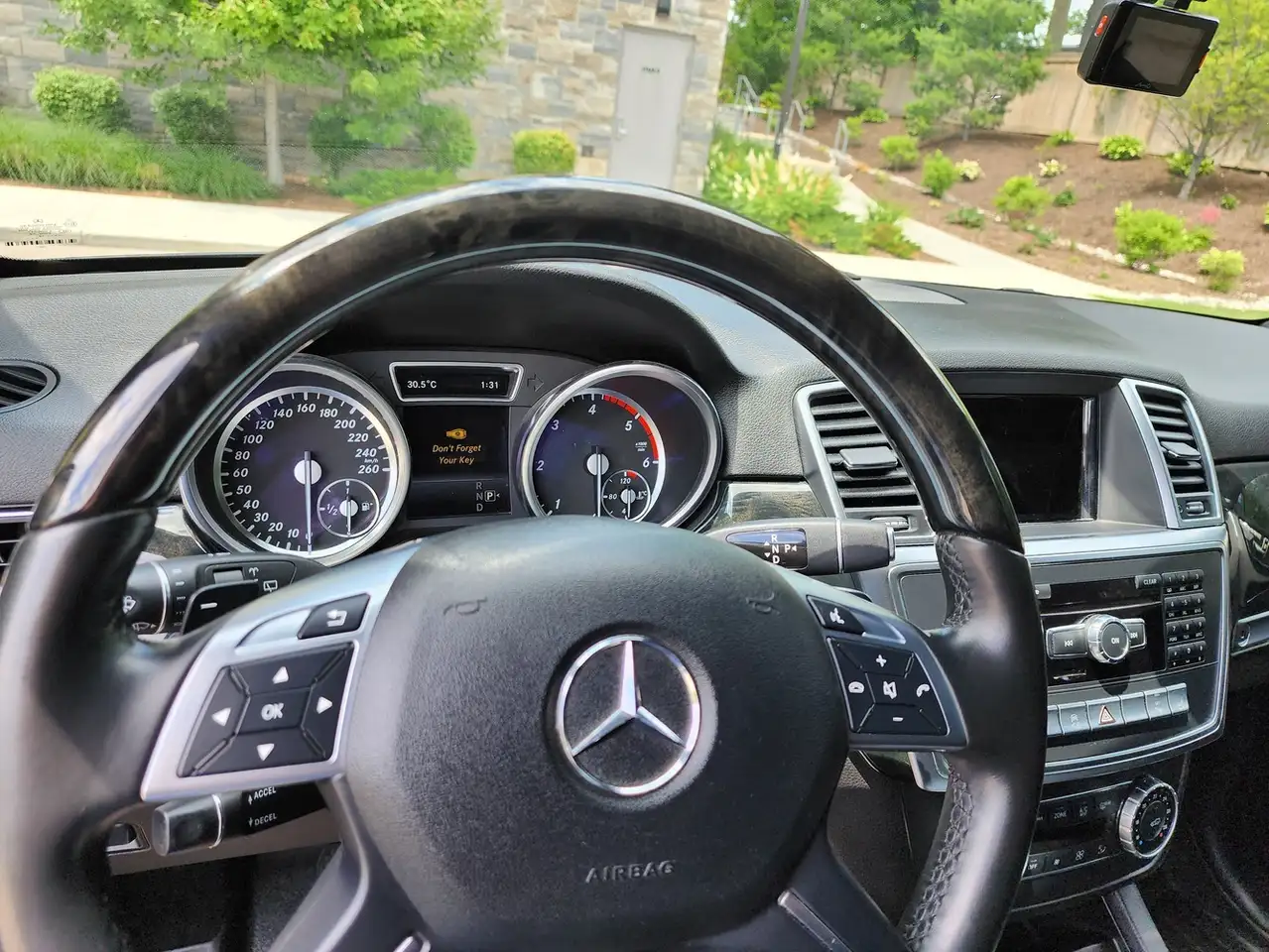 Mercedes-Benz M-Class снимка Mercedes-Benz M-Class
