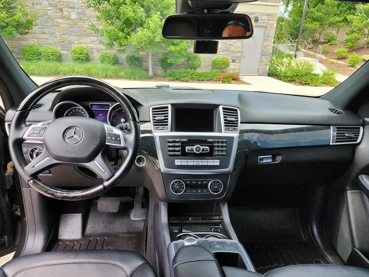 Mercedes-Benz M-Class снимка Mercedes-Benz M-Class