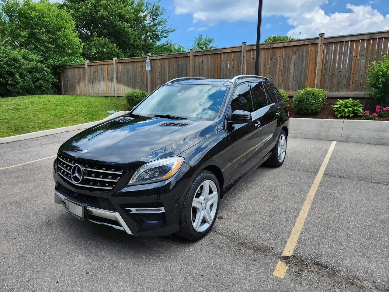Mercedes-Benz M-Class снимка Mercedes-Benz M-Class