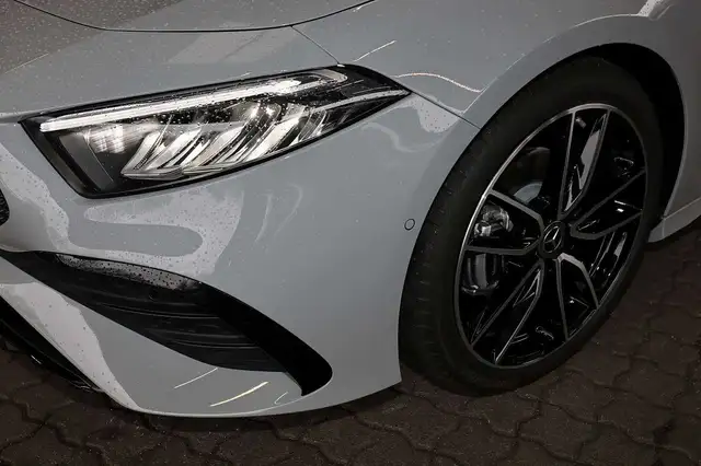 Mercedes-Benz A-Class view 3