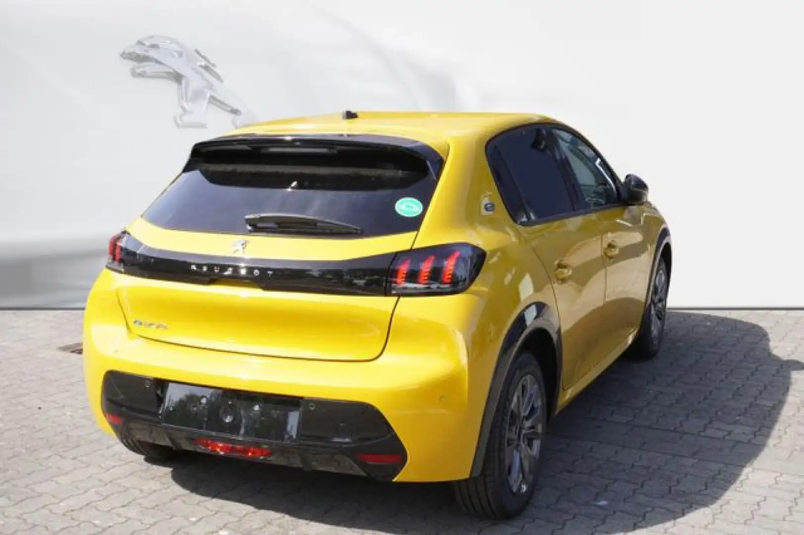 Peugeot 208 e-Allure Pack 136 Gelb - 2