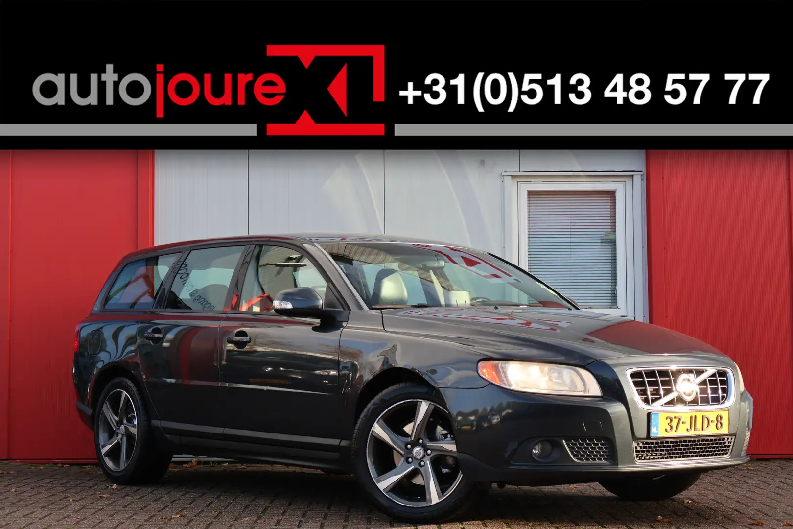 Volvo V70 2.4D Limited Edition 176 pk 5-cilinder | Origineel Gris - 1