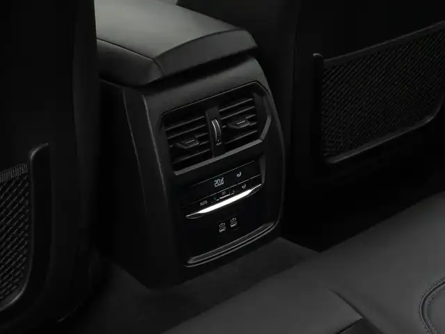 BMW 3 Series view 30