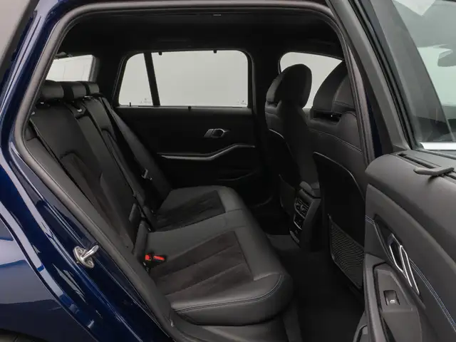 BMW 3 Series view 27