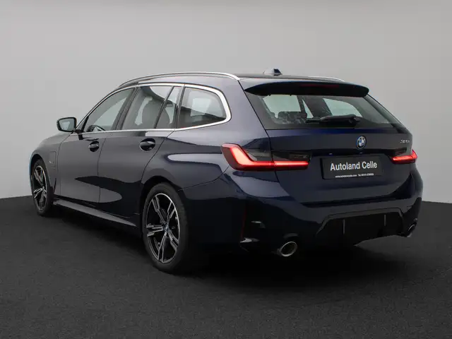 BMW 3 Series view 9