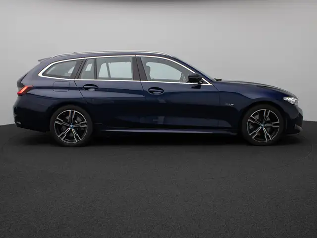 BMW 3 Series view 5