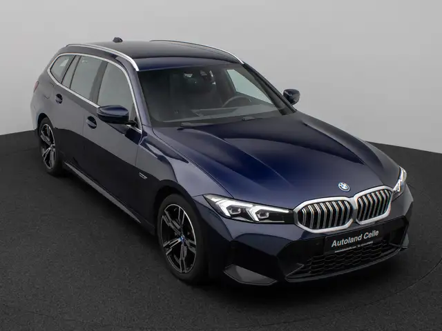 BMW 3 Series view 3