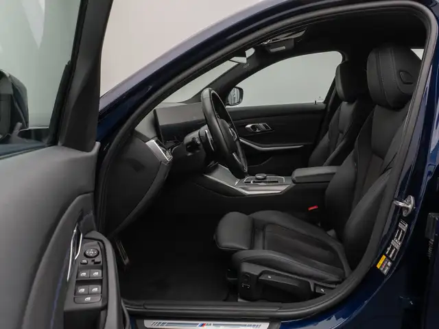 BMW 3 Series view 20