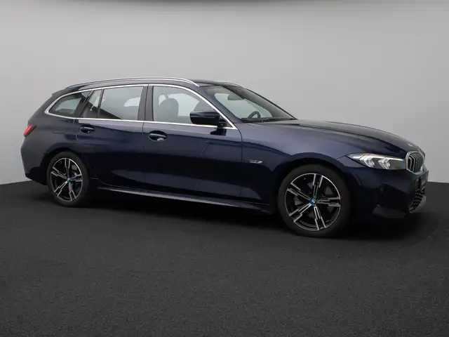 BMW 3 Series view 4