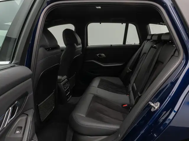 BMW 3 Series view 26