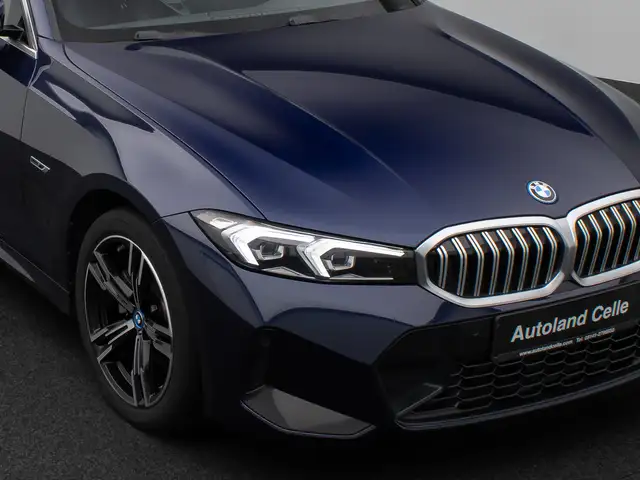 BMW 3 Series view 18