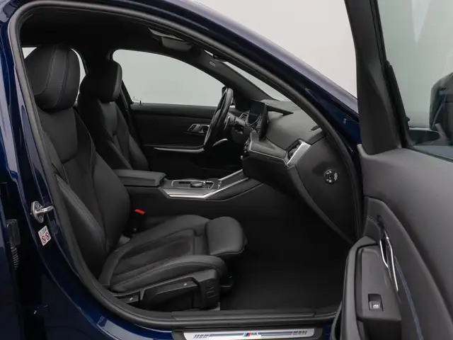BMW 3 Series view 25