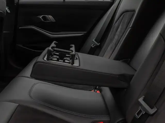 BMW 3 Series view 28