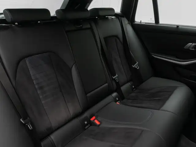 BMW 3 Series view 29