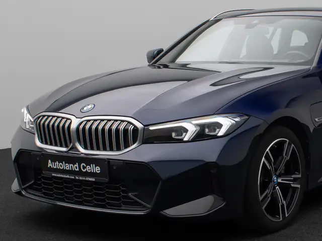 BMW 3 Series view 17