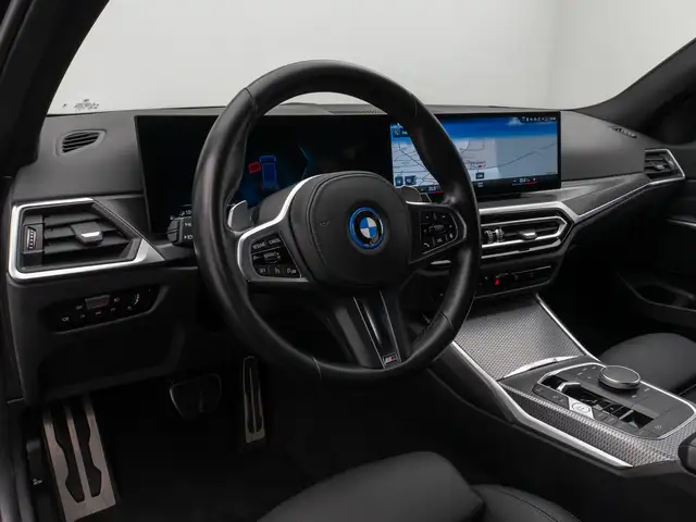 BMW 3 Series view 21