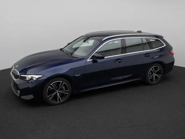BMW 3 Series view 12