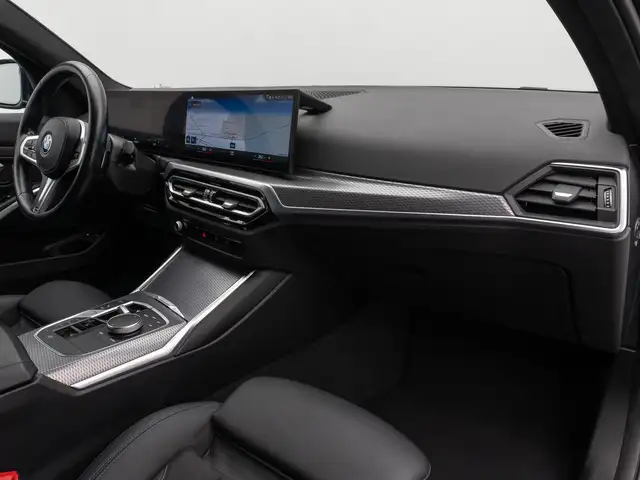 BMW 3 Series view 24