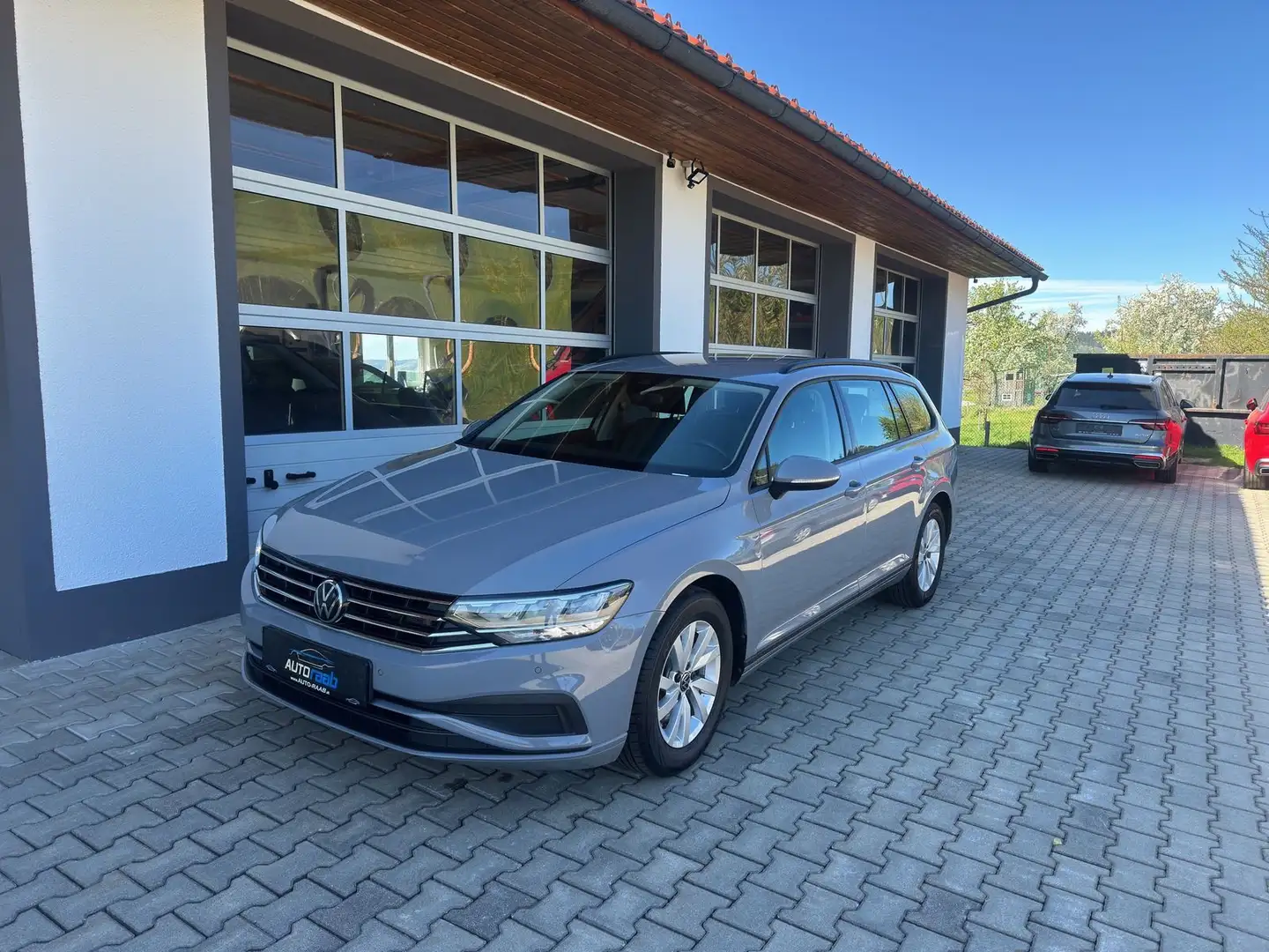 Volkswagen Passat Variant Conceptline 2,0 TDI DSG *AHV*RFK*APP*LED*SITZHZ* Grau - 1