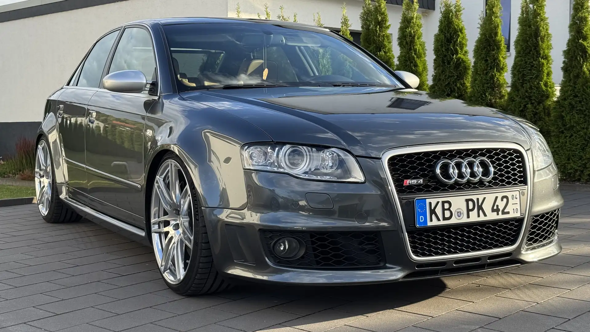 Audi RS4 Exclusive, Sammlerzustand Grau - 2