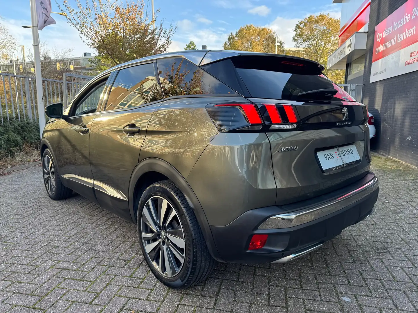 Peugeot 3008 1.2 PureTech Grijs - 2