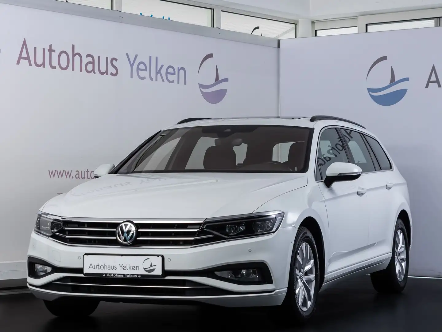 Volkswagen Passat 2.0 TDI Business *MATRIX*ACC*PANO*AHK*RFK Weiß - 1