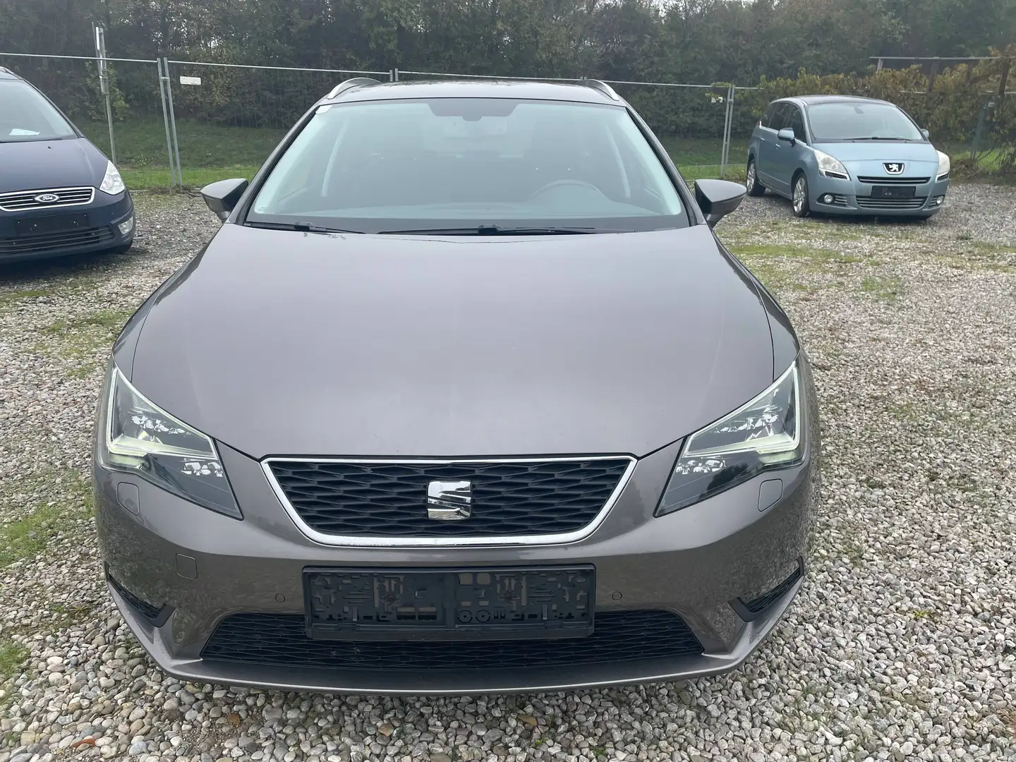 SEAT Leon Leon ST 1.6 TDI +navigationssyestem +pickerl 2/2027+4monat Grau - 2