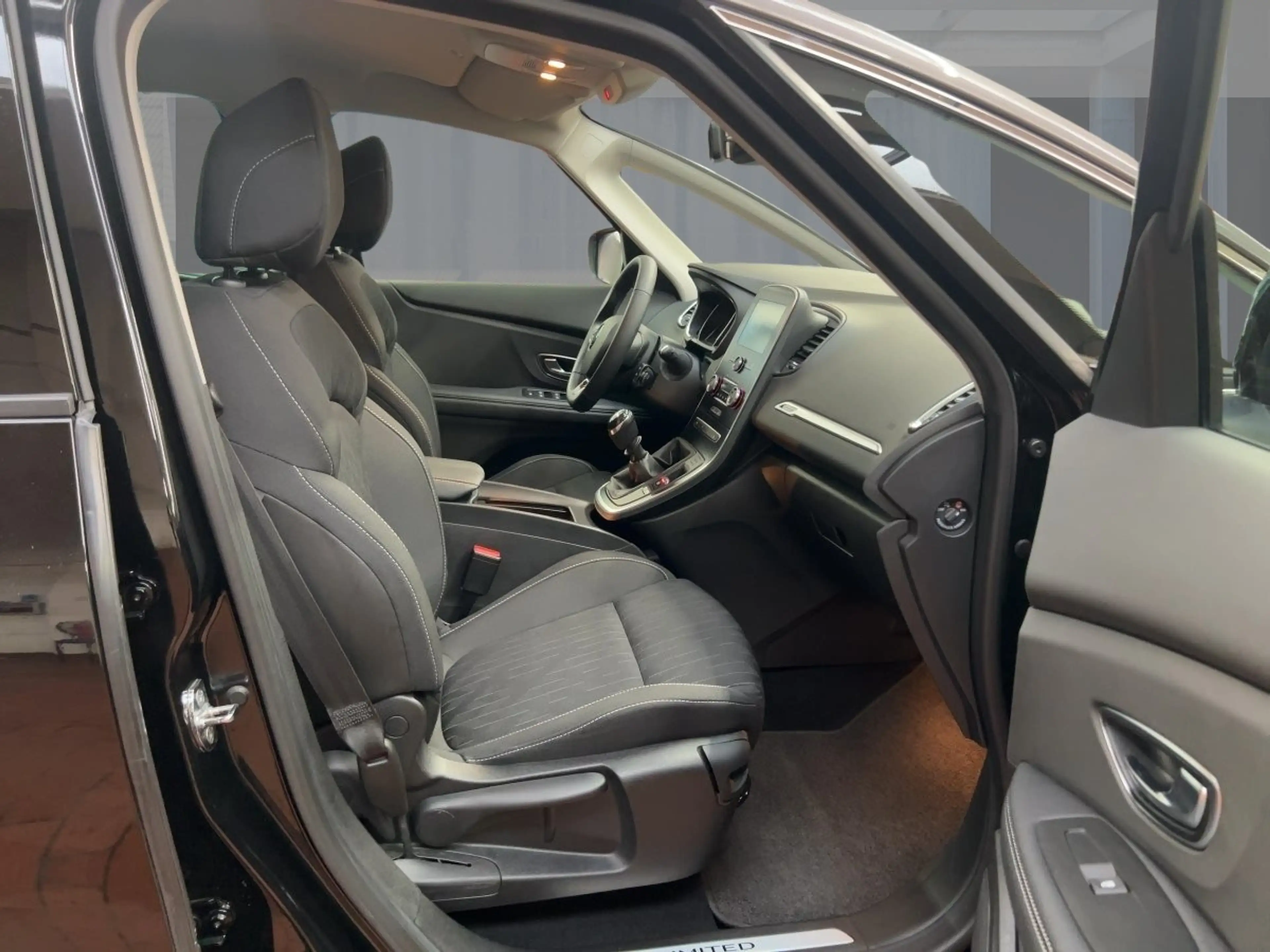 Renault Scenic LIMITED Deluxe TCe 140 GPF Apple CarPlay BT — photo 8