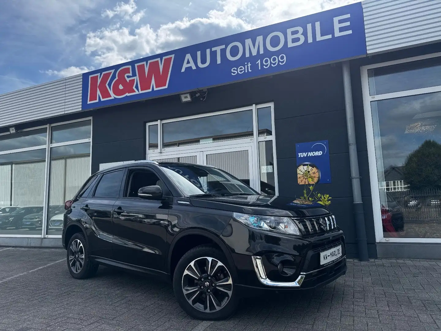 Suzuki Vitara 4x4 AUTOM.PANO NAVI+CAM KLIMA LED ACC AHK Noir - 1