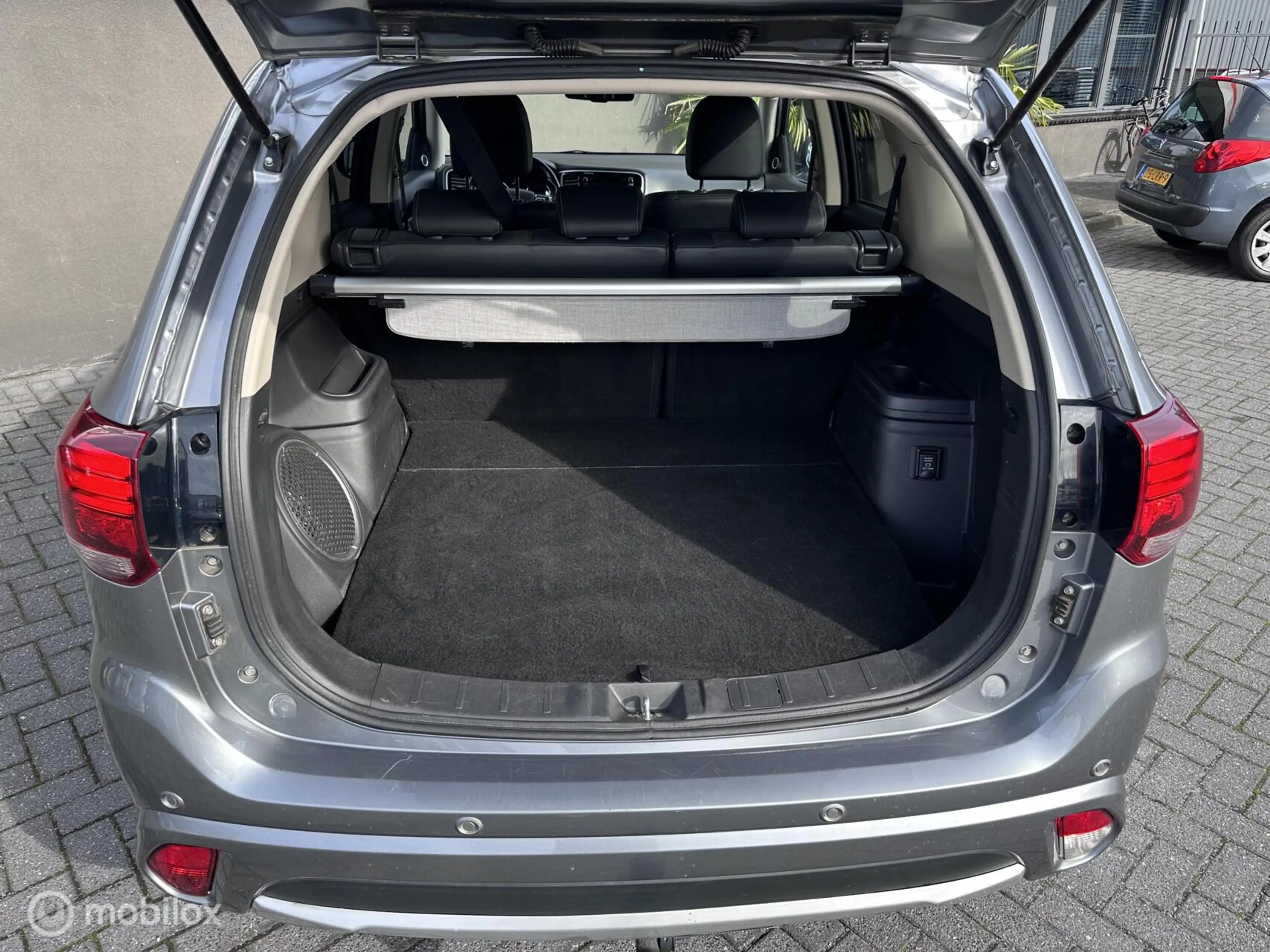 Mitsubishi Outlander 2.0 PHEV Executive|4WD|Camera|Trekhaak| — photo 13