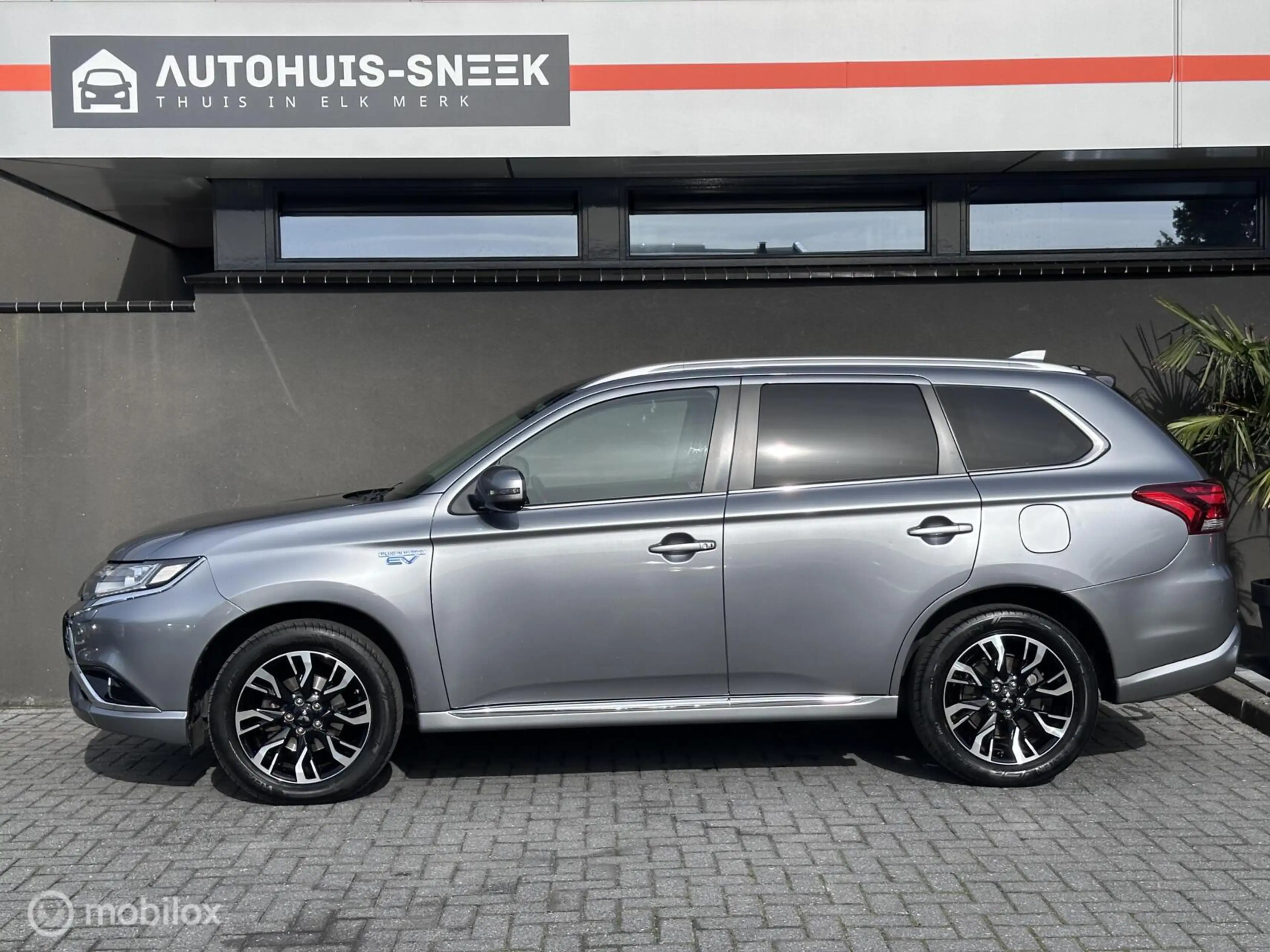 Mitsubishi Outlander 2.0 PHEV Executive|4WD|Camera|Trekhaak| — photo 4