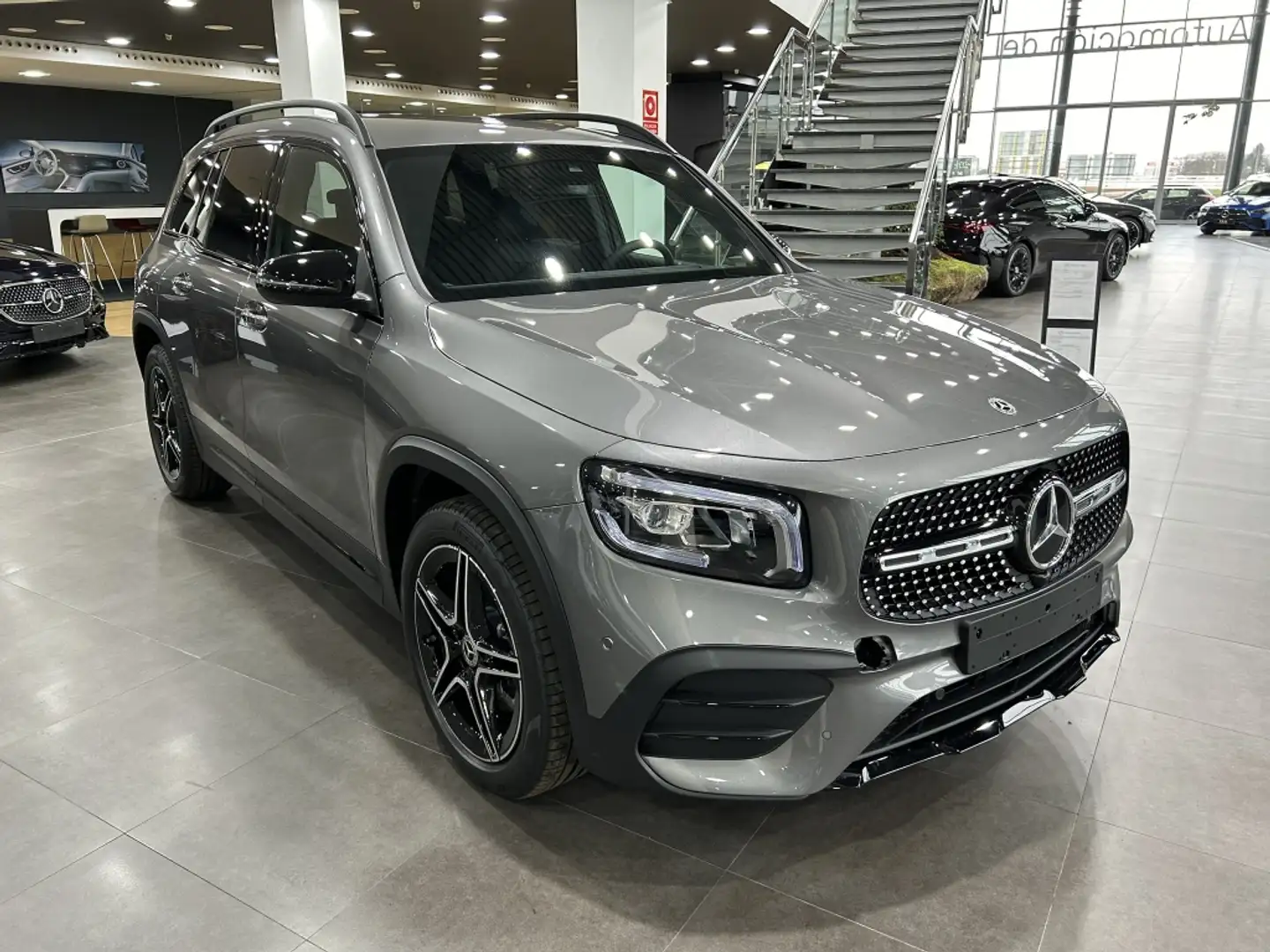 Mercedes-Benz GLB 200 7G-DCT Gris - 2